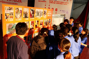 �҂���Ŀ�еľӼҺ���/Ů��